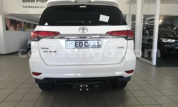 Acheter Occasion Voiture Toyota Fortuner Blanc à Mankayane, Manzini Acheter Occasion Voiture Toyota Fortuner Blanc à Mankayane, Manzini
