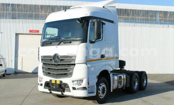 Nunua Ilio tumika Mercedes‒Benz Truck White Lori ndani ya Mbabane nchini Manzini Nunua Ilio tumika Mercedes‒Benz Truck White Lori ndani ya Mbabane nchini Manzini