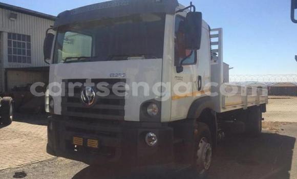 Nunua Ilio tumika Volkswagen TRUCK White Lori ndani ya Mbabane nchini Manzini Nunua Ilio tumika Volkswagen TRUCK White Lori ndani ya Mbabane nchini Manzini