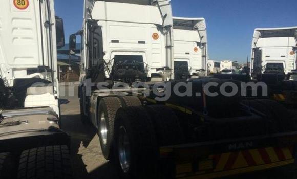 Nunua Ilio tumika Volkswagen TRUCK White Lori ndani ya Mbabane nchini Manzini Nunua Ilio tumika Volkswagen TRUCK White Lori ndani ya Mbabane nchini Manzini