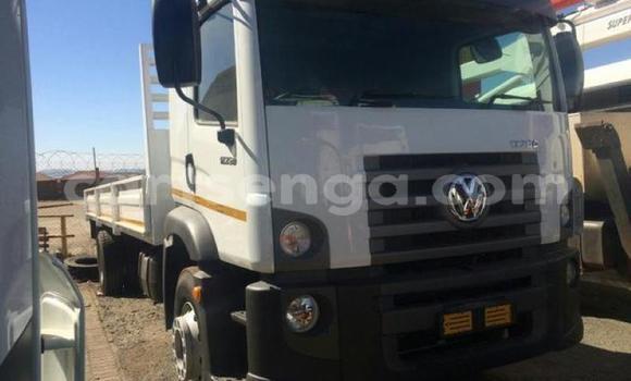 Nunua Ilio tumika Volkswagen TRUCK White Lori ndani ya Mbabane nchini Manzini Nunua Ilio tumika Volkswagen TRUCK White Lori ndani ya Mbabane nchini Manzini