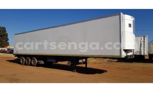 Nunua Ilio tumika Hyundai H200 White Lori ndani ya Mbabane nchini Manzini Nunua Ilio tumika Hyundai H200 White Lori ndani ya Mbabane nchini Manzini