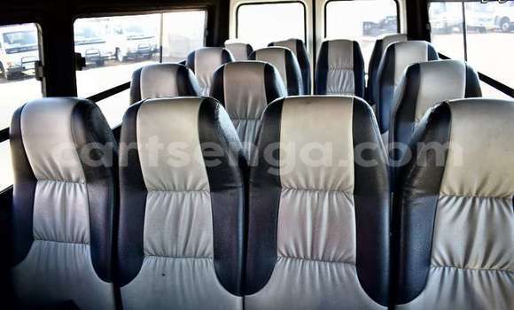 Nunua Ilio tumika Mercedes‒Benz 300CD White Gari ndani ya Manzini nchini Manzini Nunua Ilio tumika Mercedes‒Benz 300CD White Gari ndani ya Manzini nchini Manzini