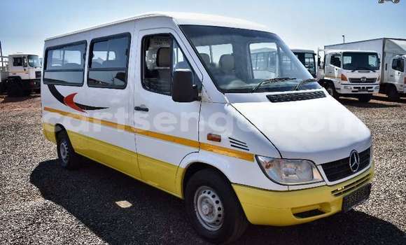 Nunua Ilio tumika Mercedes‒Benz 300CD White Gari ndani ya Manzini nchini Manzini Nunua Ilio tumika Mercedes‒Benz 300CD White Gari ndani ya Manzini nchini Manzini