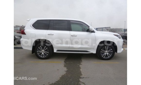 Acheter Import Voiture Lexus LX Blanc à Import - Dubai, Hhohho Acheter Import Voiture Lexus LX Blanc à Import - Dubai, Hhohho