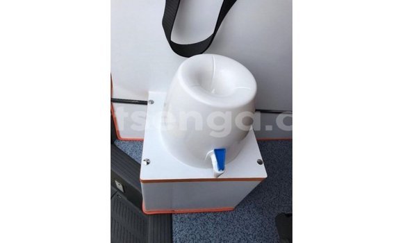 Nunua Imported Toyota Hiace White Gari ndani ya Import - Dubai nchini Hhohho Nunua Imported Toyota Hiace White Gari ndani ya Import - Dubai nchini Hhohho