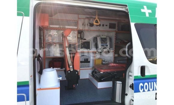 Acheter Import Voiture Toyota Hiace Blanc à Import - Dubai, Hhohho Acheter Import Voiture Toyota Hiace Blanc à Import - Dubai, Hhohho