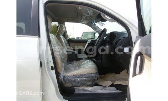 Acheter Import Voiture Toyota Prado Blanc à Import - Dubai, Hhohho Acheter Import Voiture Toyota Prado Blanc à Import - Dubai, Hhohho