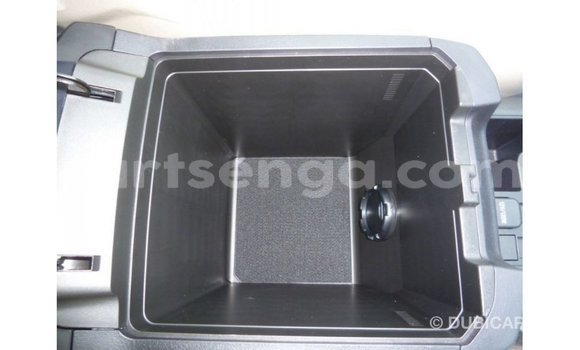 Acheter Import Voiture Toyota Prado Blanc à Import - Dubai, Hhohho Acheter Import Voiture Toyota Prado Blanc à Import - Dubai, Hhohho