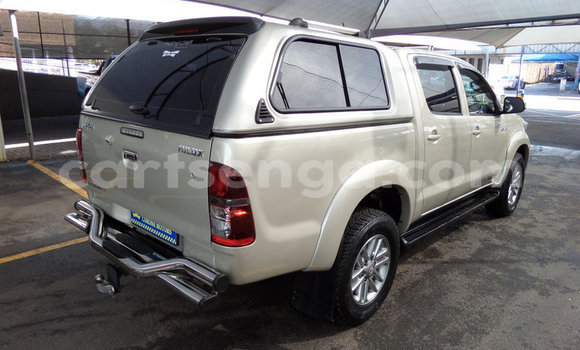 Nunua Ilio tumika Toyota Hilux Silver Gari ndani ya Bulembu nchini Hhohho Nunua Ilio tumika Toyota Hilux Silver Gari ndani ya Bulembu nchini Hhohho