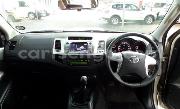 Nunua Ilio tumika Toyota Hilux Silver Gari ndani ya Bulembu nchini Hhohho Nunua Ilio tumika Toyota Hilux Silver Gari ndani ya Bulembu nchini Hhohho