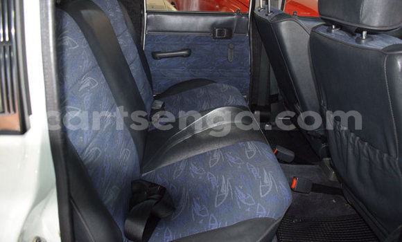 Nunua Ilio tumika Toyota Hilux White Gari ndani ya Ezulwini nchini Hhohho Nunua Ilio tumika Toyota Hilux White Gari ndani ya Ezulwini nchini Hhohho