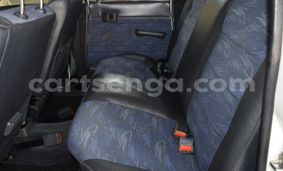 Nunua Ilio tumika Toyota Hilux White Gari ndani ya Ezulwini nchini Hhohho Nunua Ilio tumika Toyota Hilux White Gari ndani ya Ezulwini nchini Hhohho