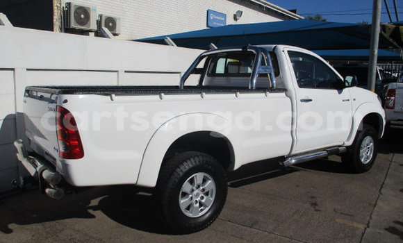 Nunua Ilio tumika Toyota Hilux White Gari ndani ya Big Bend nchini Wilaya ya Lubombo Nunua Ilio tumika Toyota Hilux White Gari ndani ya Big Bend nchini Wilaya ya Lubombo