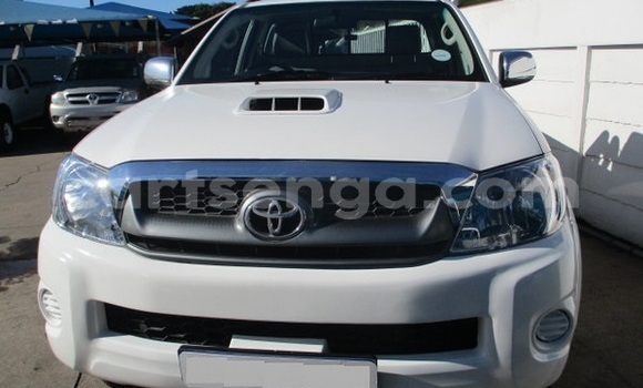 Nunua Ilio tumika Toyota Hilux White Gari ndani ya Big Bend nchini Wilaya ya Lubombo Nunua Ilio tumika Toyota Hilux White Gari ndani ya Big Bend nchini Wilaya ya Lubombo
