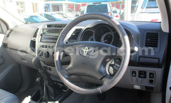 Nunua Ilio tumika Toyota Hilux White Gari ndani ya Big Bend nchini Wilaya ya Lubombo Nunua Ilio tumika Toyota Hilux White Gari ndani ya Big Bend nchini Wilaya ya Lubombo