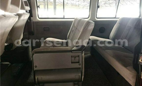 Acheter Occasion Voiture Volkswagen Caravelle Rouge à Bulembu, Hhohho Acheter Occasion Voiture Volkswagen Caravelle Rouge à Bulembu, Hhohho