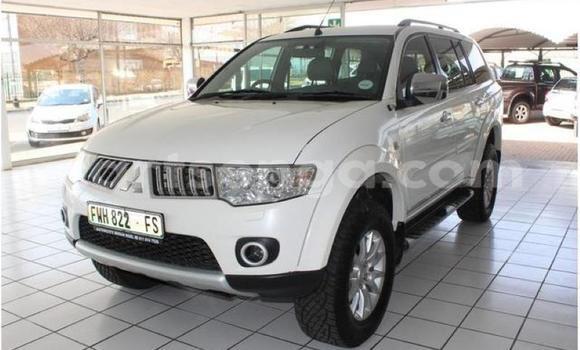 Acheter Occasion Voiture Mitsubishi Pajero Sport Blanc à Mbabane, Manzini Acheter Occasion Voiture Mitsubishi Pajero Sport Blanc à Mbabane, Manzini