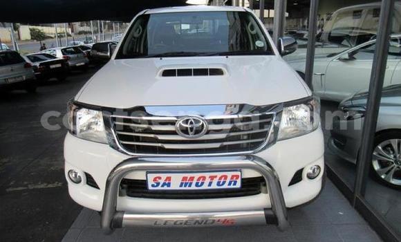 Nunua Ilio tumika Toyota Hilux White Gari ndani ya Manzini nchini Manzini Nunua Ilio tumika Toyota Hilux White Gari ndani ya Manzini nchini Manzini