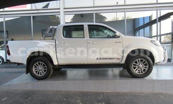 Nunua Ilio tumika Toyota Hilux White Gari ndani ya Manzini nchini Manzini Nunua Ilio tumika Toyota Hilux White Gari ndani ya Manzini nchini Manzini