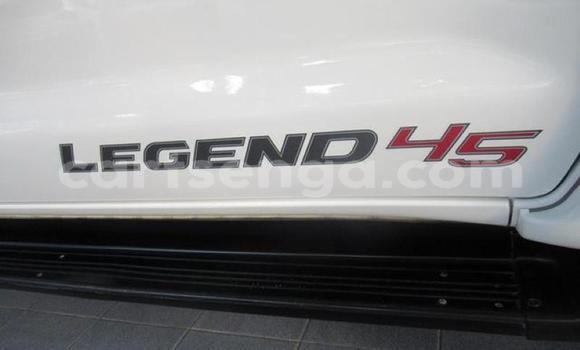 Nunua Ilio tumika Toyota Hilux White Gari ndani ya Manzini nchini Manzini Nunua Ilio tumika Toyota Hilux White Gari ndani ya Manzini nchini Manzini