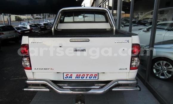 Nunua Ilio tumika Toyota Hilux White Gari ndani ya Manzini nchini Manzini Nunua Ilio tumika Toyota Hilux White Gari ndani ya Manzini nchini Manzini