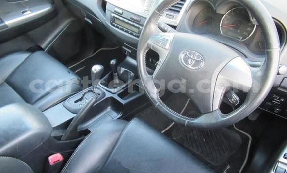 Nunua Ilio tumika Toyota Hilux White Gari ndani ya Manzini nchini Manzini Nunua Ilio tumika Toyota Hilux White Gari ndani ya Manzini nchini Manzini