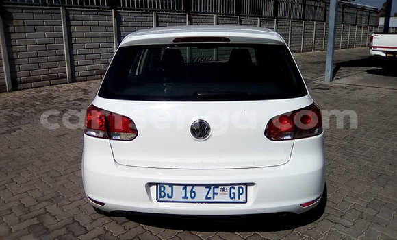 Acheter Occasion Voiture Volkswagen Polo Blanc à Ezulwini, Hhohho Acheter Occasion Voiture Volkswagen Polo Blanc à Ezulwini, Hhohho