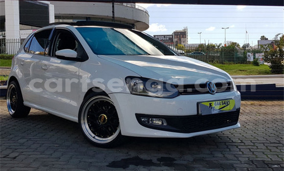 Nunua Ilio tumika Volkswagen Polo White Gari ndani ya Ezulwini nchini Hhohho Nunua Ilio tumika Volkswagen Polo White Gari ndani ya Ezulwini nchini Hhohho