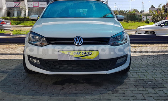 Nunua Ilio tumika Volkswagen Polo White Gari ndani ya Ezulwini nchini Hhohho Nunua Ilio tumika Volkswagen Polo White Gari ndani ya Ezulwini nchini Hhohho