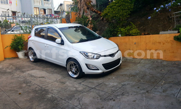 Acheter Occasion Voiture Hyundai i20 Blanc à Hlatikulu, Shiselweni District Acheter Occasion Voiture Hyundai i20 Blanc à Hlatikulu, Shiselweni District