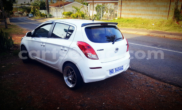 Acheter Occasion Voiture Hyundai i20 Blanc à Hlatikulu, Shiselweni District Acheter Occasion Voiture Hyundai i20 Blanc à Hlatikulu, Shiselweni District