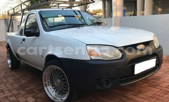 Nunua Ilio tumika Ford Bronco White Gari ndani ya Bulembu nchini Hhohho Nunua Ilio tumika Ford Bronco White Gari ndani ya Bulembu nchini Hhohho