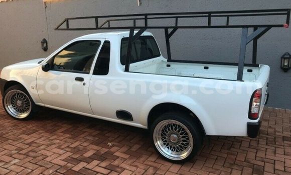 Nunua Ilio tumika Ford Bronco White Gari ndani ya Bulembu nchini Hhohho Nunua Ilio tumika Ford Bronco White Gari ndani ya Bulembu nchini Hhohho