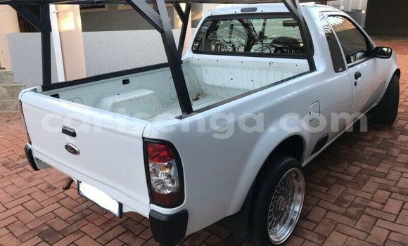 Nunua Ilio tumika Ford Bronco White Gari ndani ya Bulembu nchini Hhohho Nunua Ilio tumika Ford Bronco White Gari ndani ya Bulembu nchini Hhohho