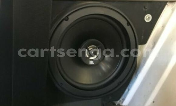 Nunua Ilio tumika Ford Bronco White Gari ndani ya Bulembu nchini Hhohho Nunua Ilio tumika Ford Bronco White Gari ndani ya Bulembu nchini Hhohho