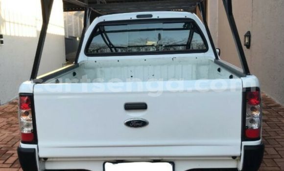 Nunua Ilio tumika Ford Bronco White Gari ndani ya Bulembu nchini Hhohho Nunua Ilio tumika Ford Bronco White Gari ndani ya Bulembu nchini Hhohho