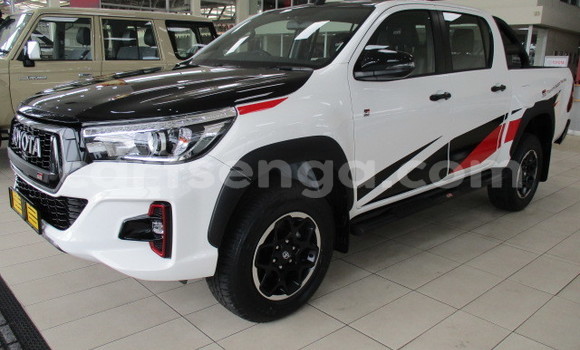 Buy Used Toyota Hilux Black Car in Hluti in Shiselweni District Buy Used Toyota Hilux Black Car in Hluti in Shiselweni District