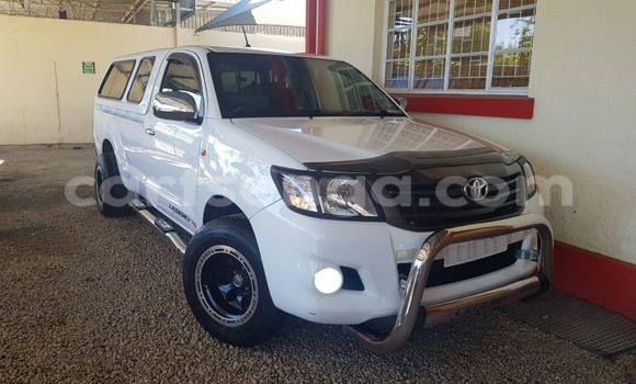Buy Used Toyota Hilux White Car in Ezulwini in Hhohho Buy Used Toyota Hilux White Car in Ezulwini in Hhohho