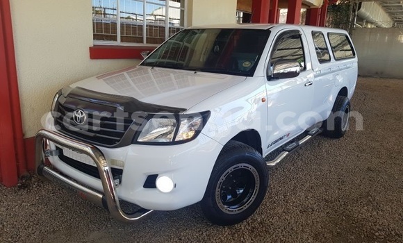 Buy Used Toyota Hilux White Car in Ezulwini in Hhohho Buy Used Toyota Hilux White Car in Ezulwini in Hhohho