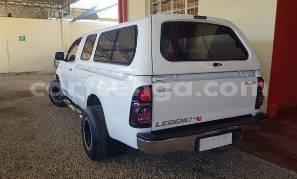 Buy Used Toyota Hilux White Car in Ezulwini in Hhohho Buy Used Toyota Hilux White Car in Ezulwini in Hhohho