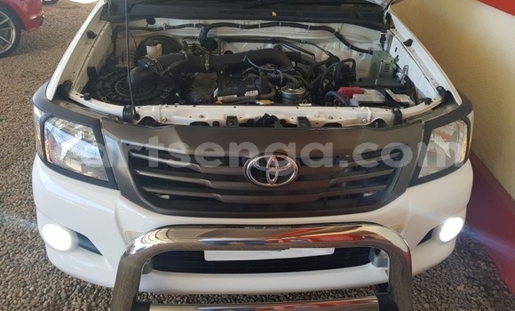 Buy Used Toyota Hilux White Car in Ezulwini in Hhohho Buy Used Toyota Hilux White Car in Ezulwini in Hhohho