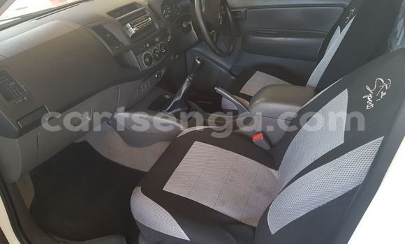 Buy Used Toyota Hilux White Car in Ezulwini in Hhohho Buy Used Toyota Hilux White Car in Ezulwini in Hhohho