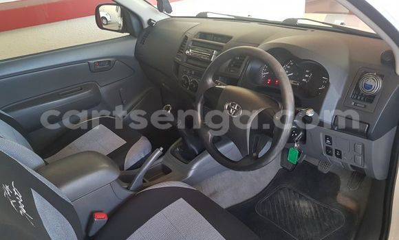 Buy Used Toyota Hilux White Car in Ezulwini in Hhohho Buy Used Toyota Hilux White Car in Ezulwini in Hhohho