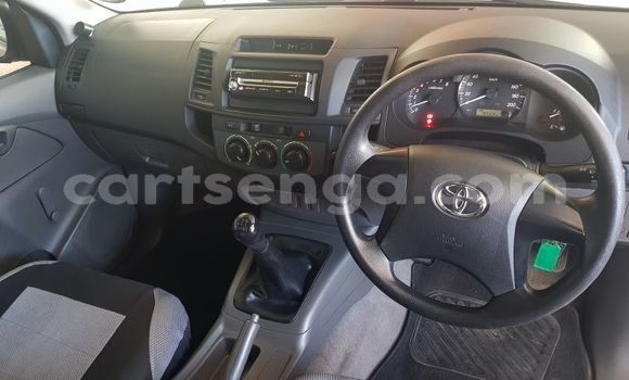 Buy Used Toyota Hilux White Car in Ezulwini in Hhohho Buy Used Toyota Hilux White Car in Ezulwini in Hhohho