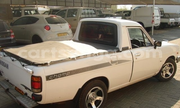 Buy Used Nissan Pickup White Car in Ezulwini in Hhohho Buy Used Nissan Pickup White Car in Ezulwini in Hhohho