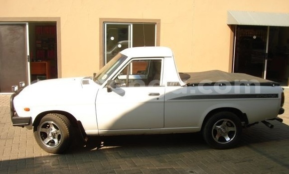 Buy Used Nissan Pickup White Car in Ezulwini in Hhohho Buy Used Nissan Pickup White Car in Ezulwini in Hhohho