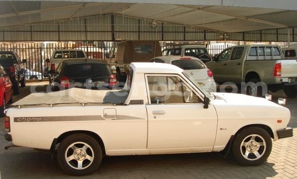 Buy Used Nissan Pickup White Car in Ezulwini in Hhohho Buy Used Nissan Pickup White Car in Ezulwini in Hhohho