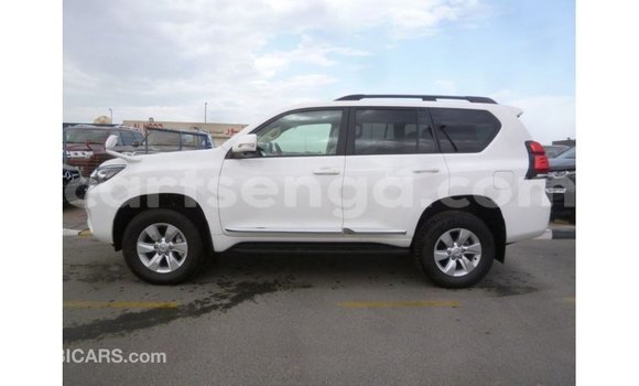 Acheter Import Voiture Toyota Prado Blanc à Import - Dubai, Hhohho Acheter Import Voiture Toyota Prado Blanc à Import - Dubai, Hhohho