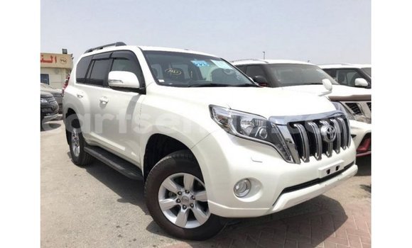 Acheter Import Voiture Toyota Prado Blanc à Import - Dubai, Hhohho Acheter Import Voiture Toyota Prado Blanc à Import - Dubai, Hhohho